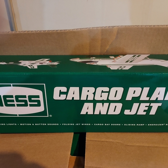 2021 HESS Cargo plane with jet       GREAT GIFT - Picture 2 of 6